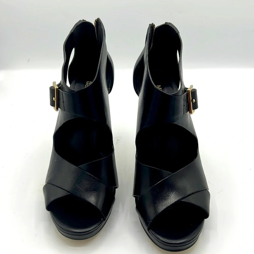 Michael Kors high heel  shoes in great condition.size 7.